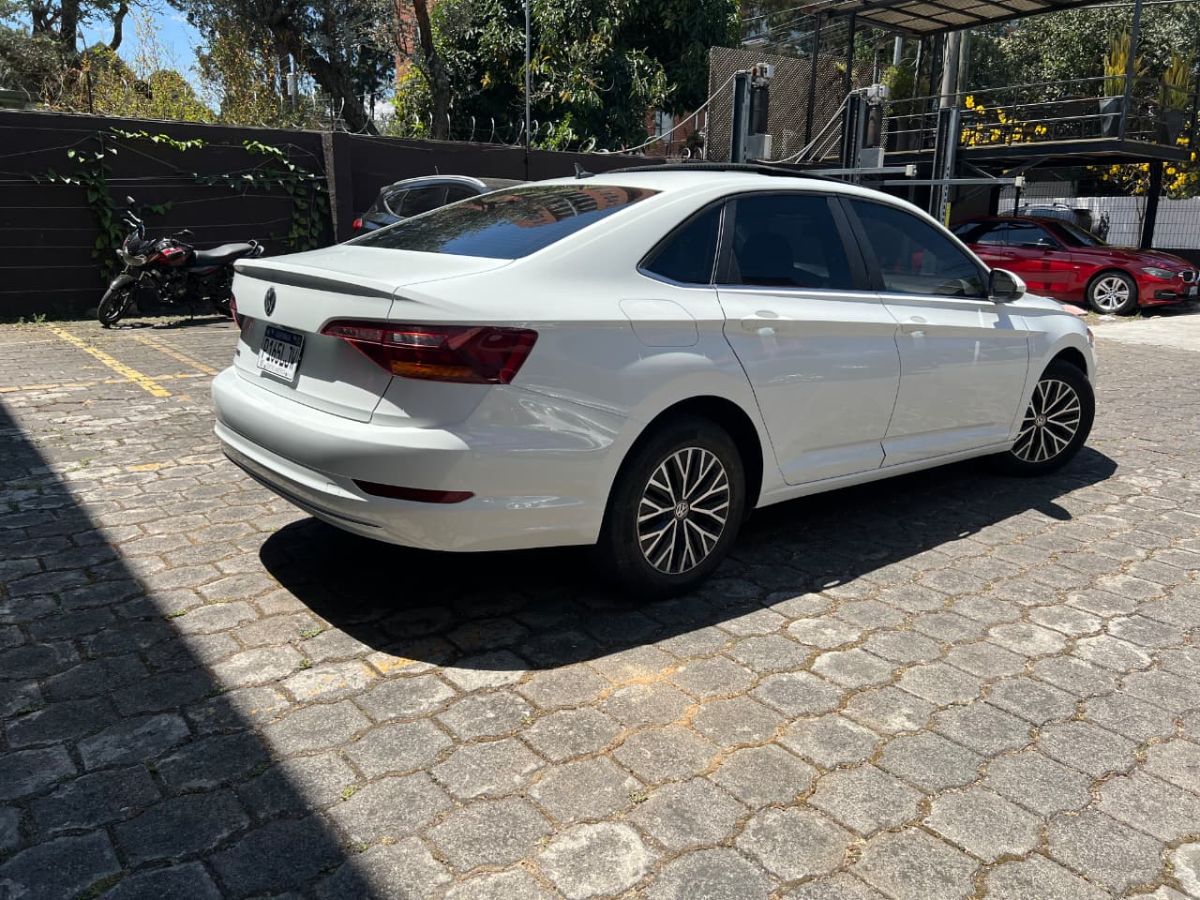 VOLKSWAGEN JETTA - 2019                                        