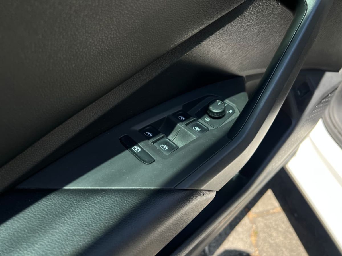 VOLKSWAGEN JETTA - 2019                                        