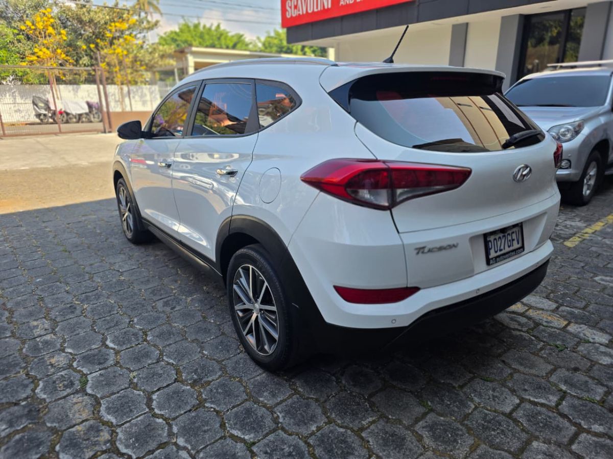 HYUNDAI TUCSON - 2016                                        
