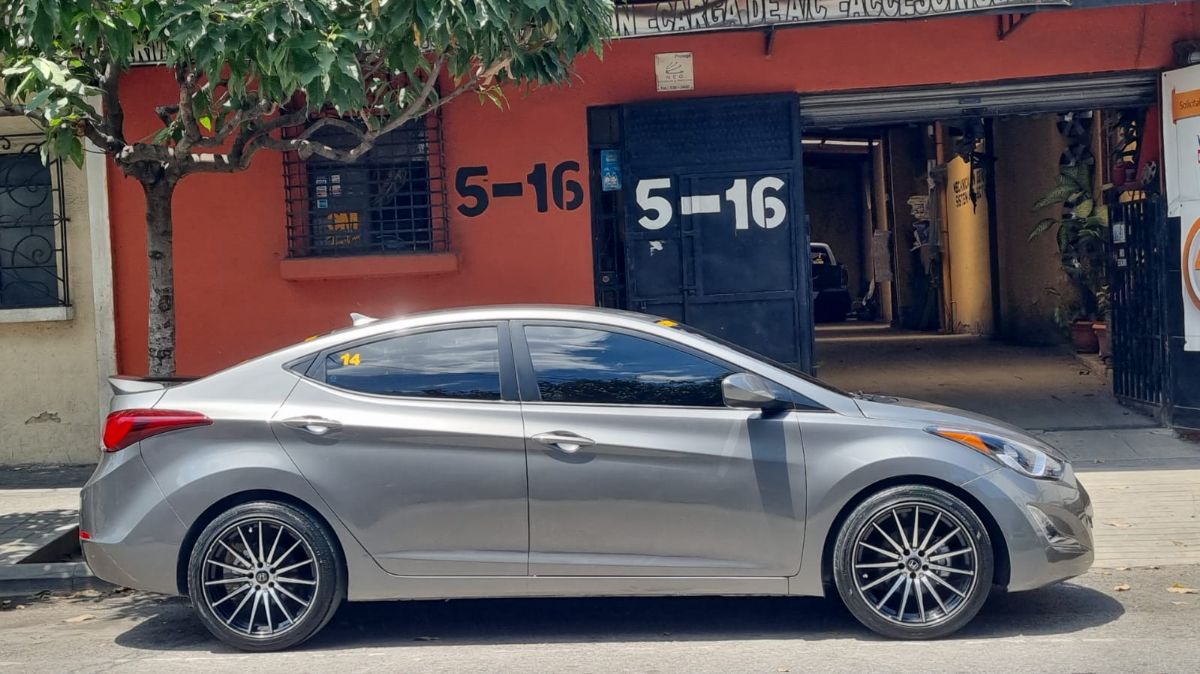 HYUNDAI ELANTRA - 2014                                        