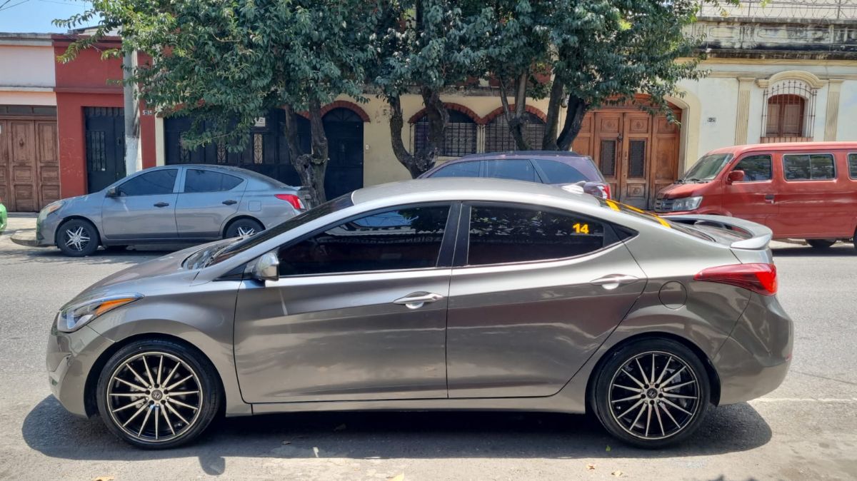 HYUNDAI ELANTRA - 2014                                        