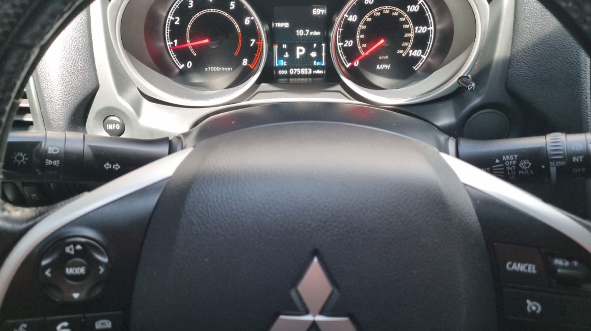 MITSUBISHI OUTLANDER SPORT - 2014                                        