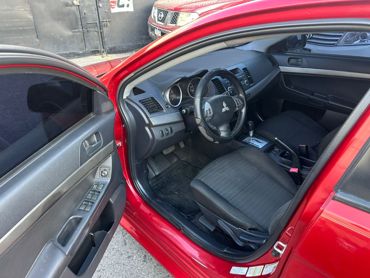 MITSUBISHI LANCER - 2012                                        