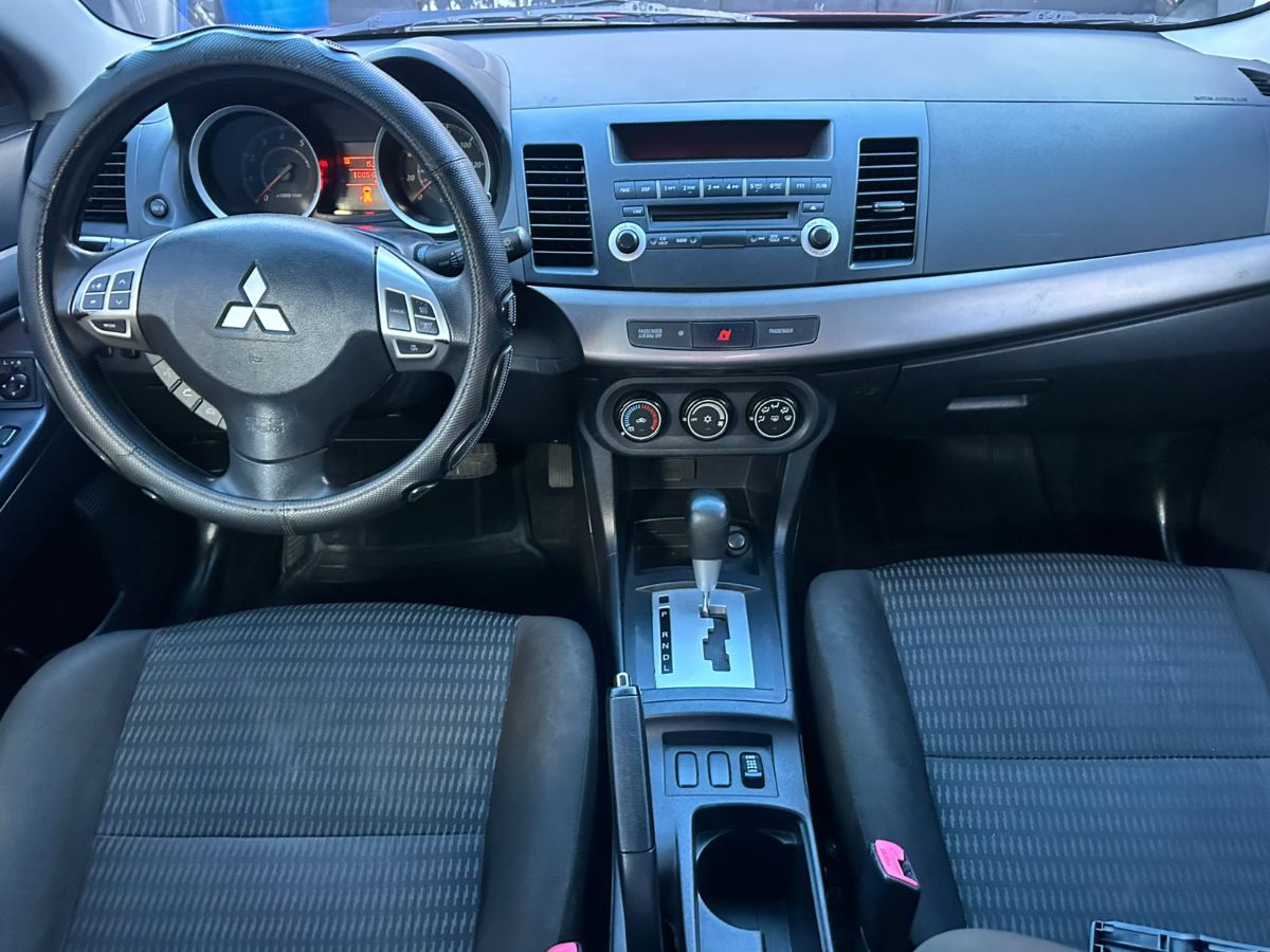 MITSUBISHI LANCER - 2012                                        