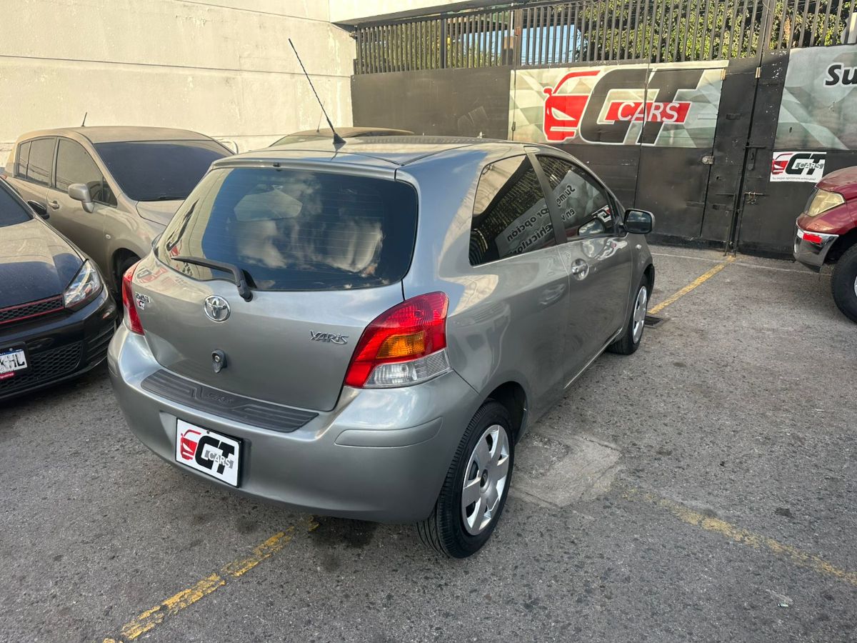 TOYOTA YARIS - 2009                                        