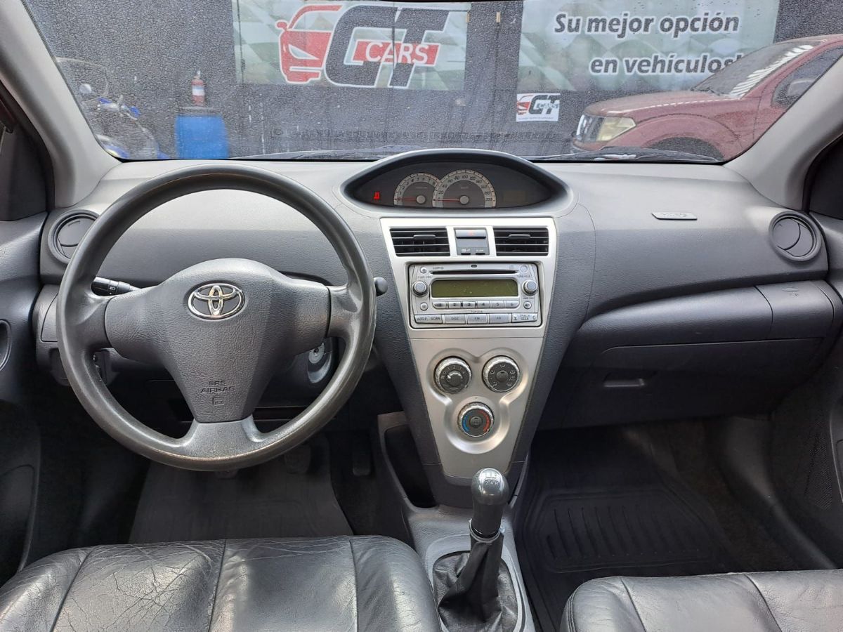 TOYOTA YARIS - 2008                                        