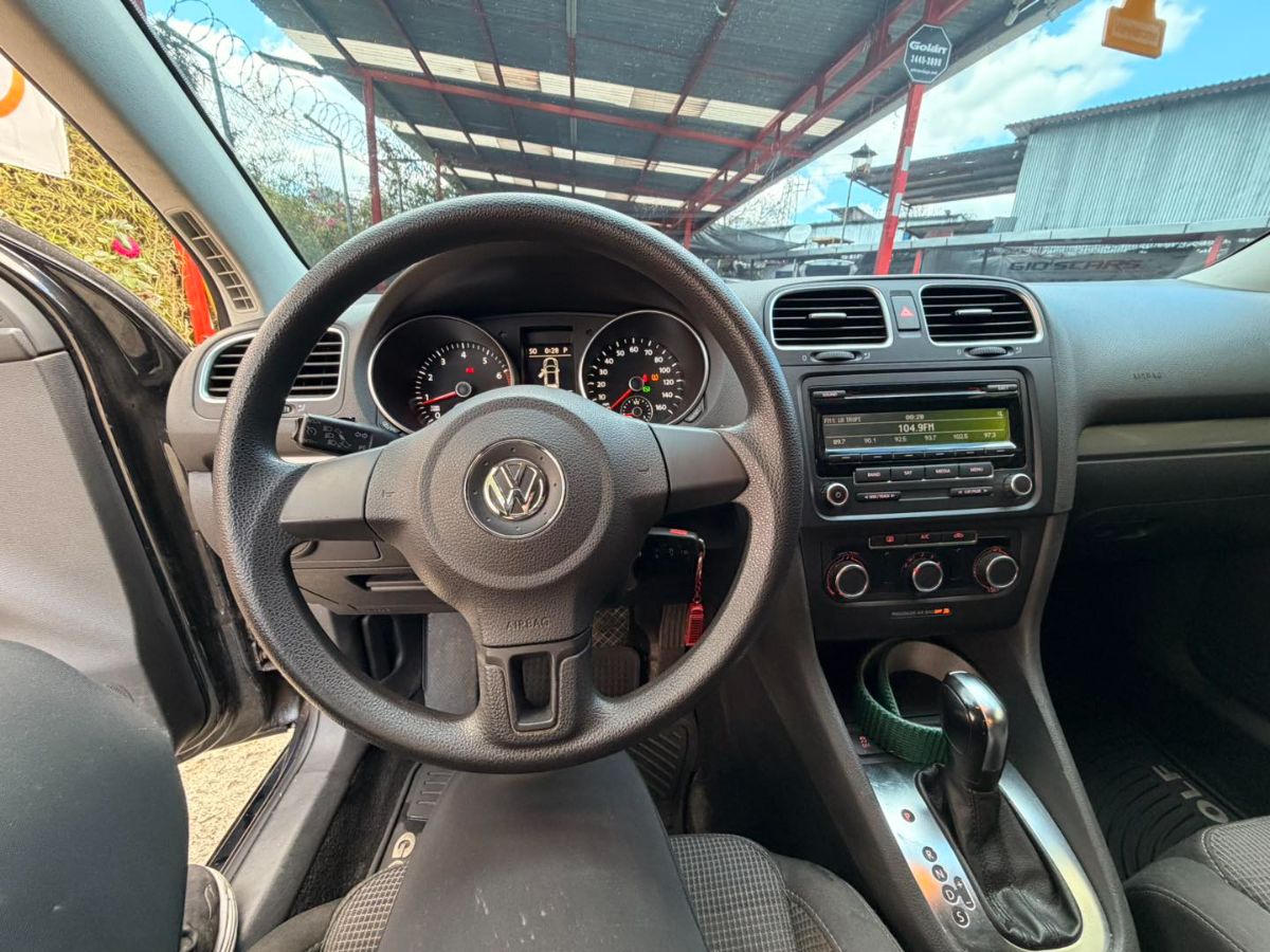 VOLKSWAGEN GOLF - 2014                                        