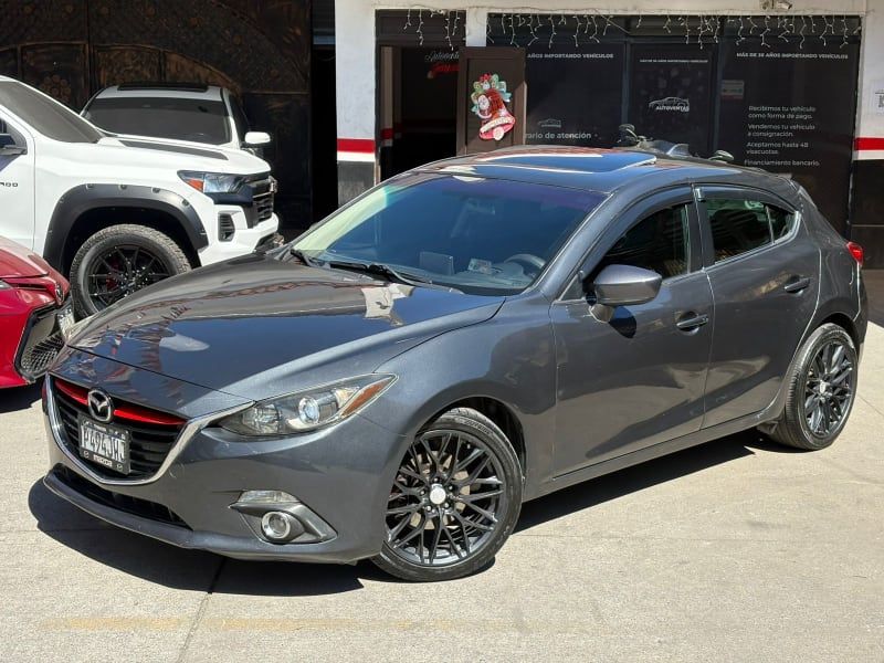 MAZDA 3 - 2015                                        