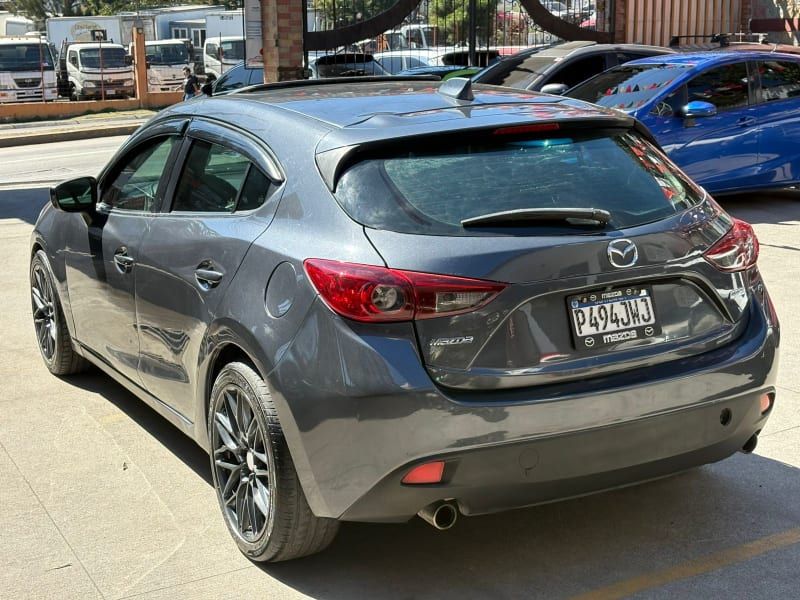 MAZDA 3 - 2015                                        