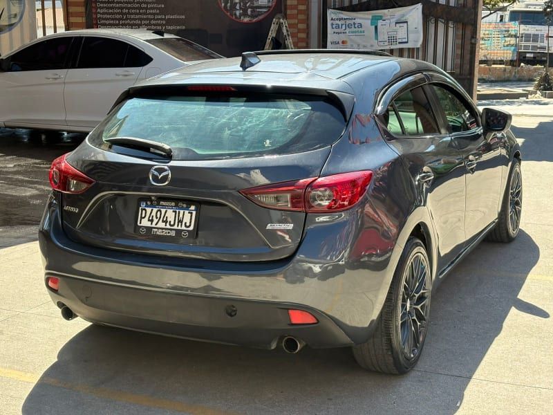 MAZDA 3 - 2015                                        