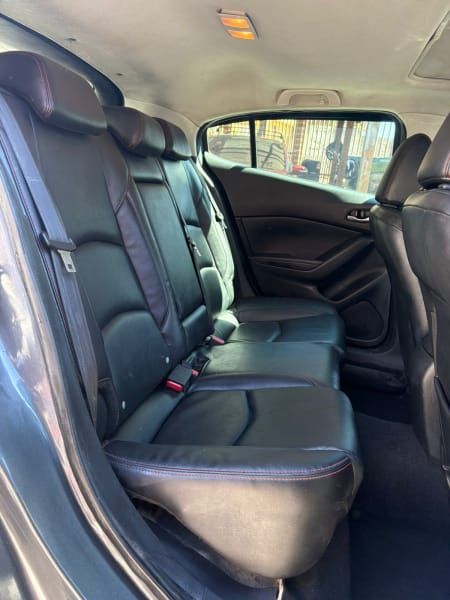 MAZDA 3 - 2015                                        