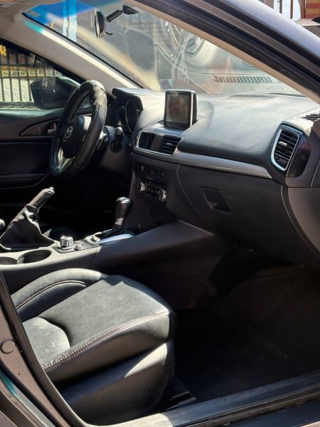 MAZDA 3 - 2015                                        