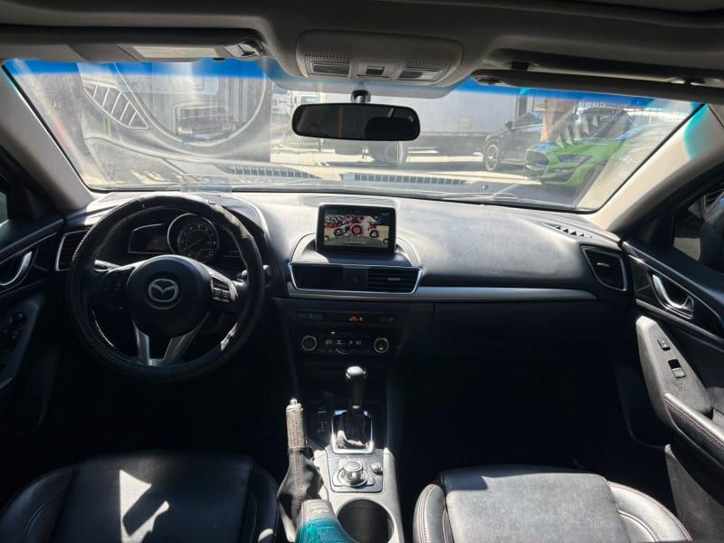 MAZDA 3 - 2015                                        