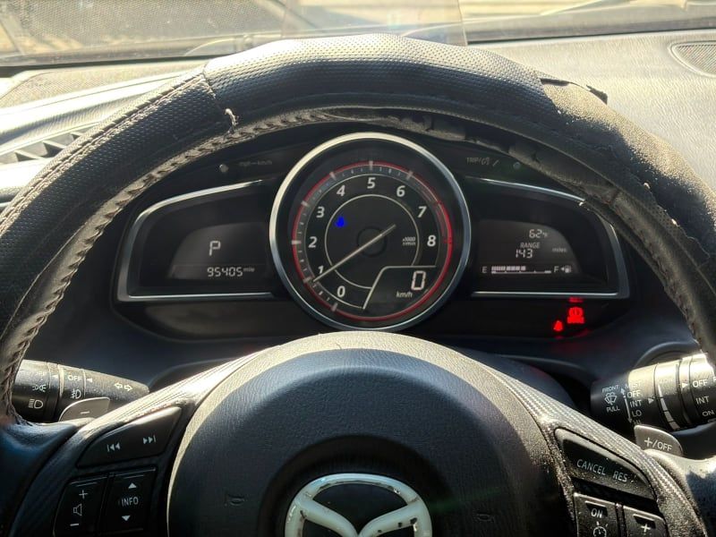MAZDA 3 - 2015                                        