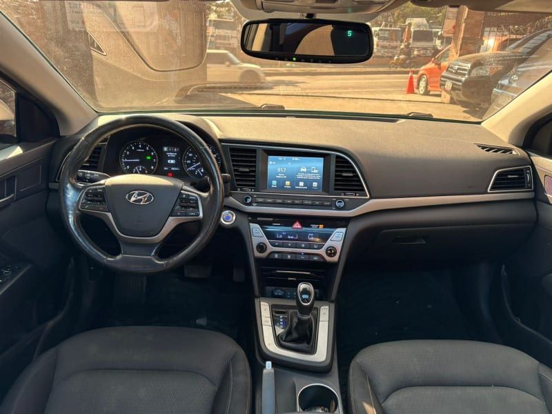 HYUNDAI ELANTRA - 2018                                        