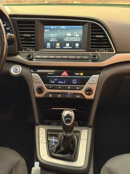 HYUNDAI ELANTRA - 2018                                        