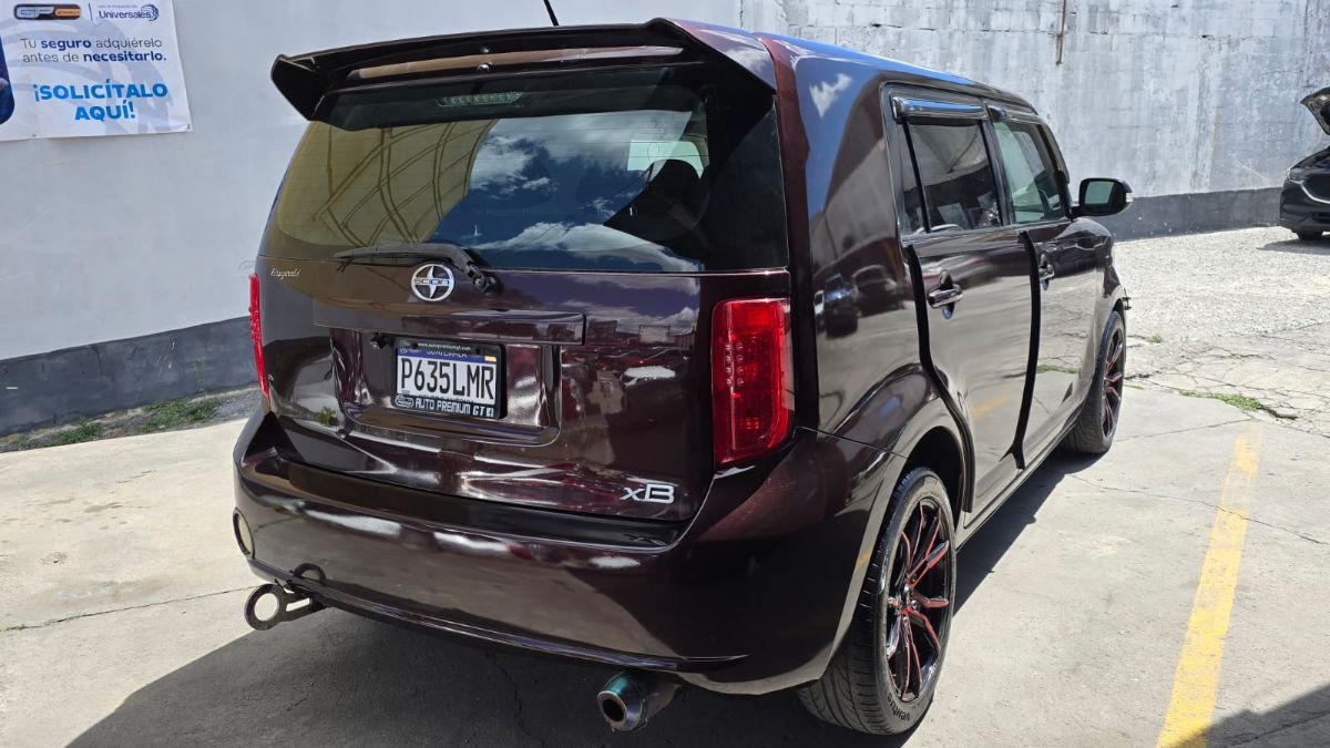 TOYOTA SCION XB - 2009                                        