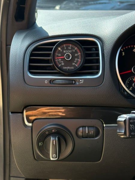 VOLKSWAGEN GTI - 2011                                        