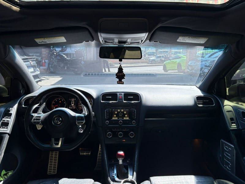 VOLKSWAGEN GTI - 2011                                        