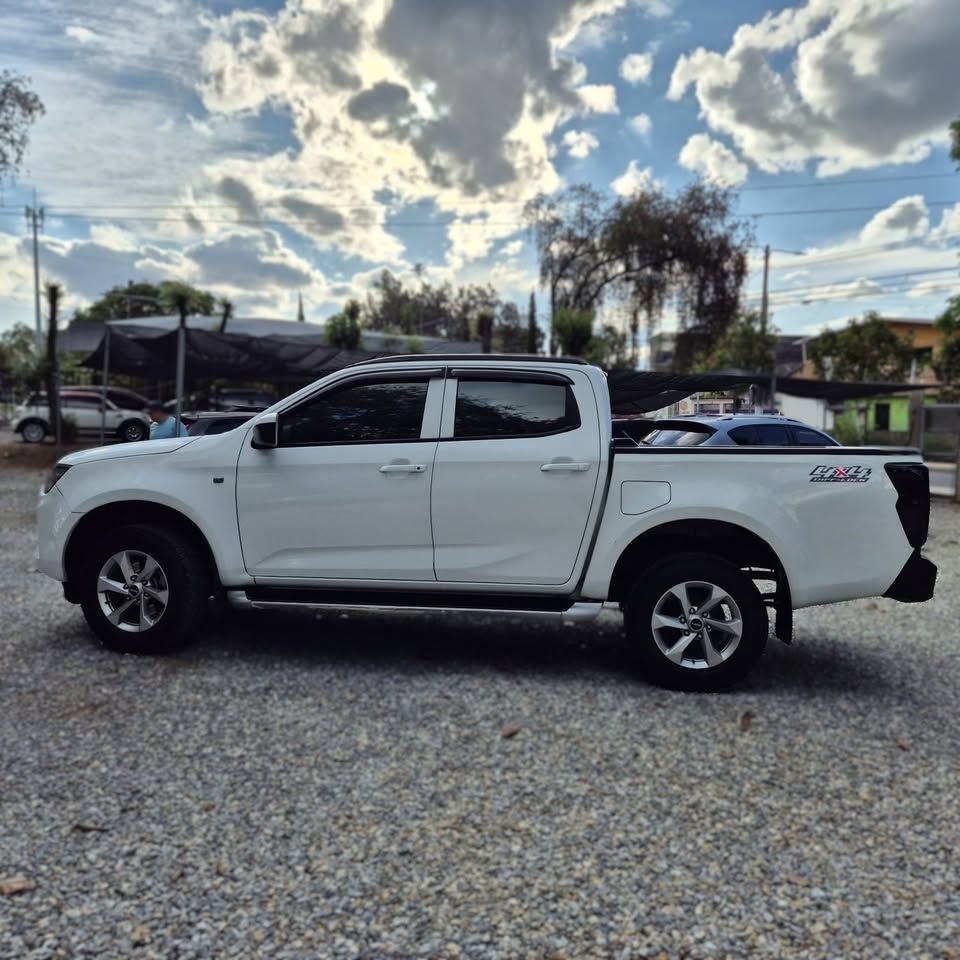 ISUZU DMAX - 2024                                        