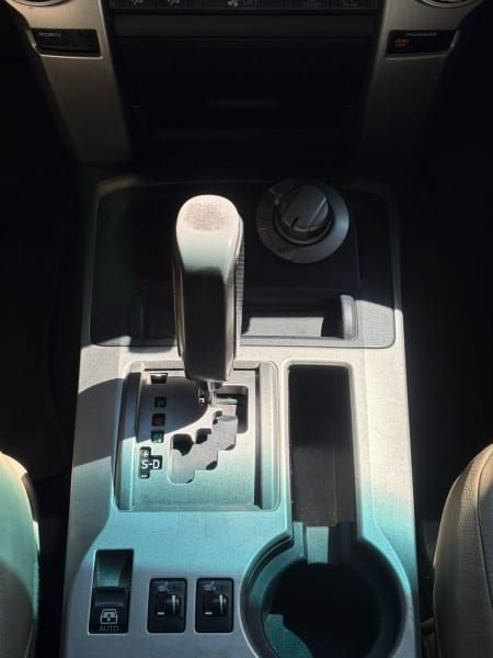 TOYOTA 4 RUNNER - 2013                                        