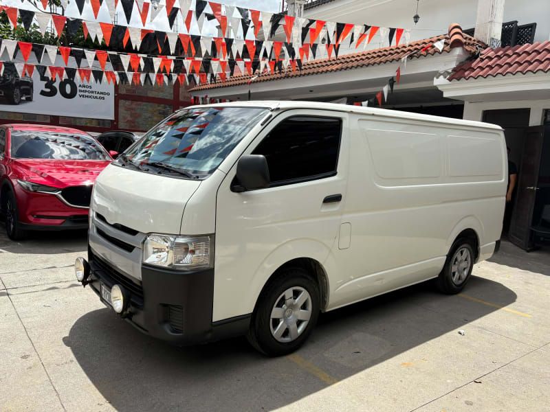 TOYOTA HIACE - 2020                                        