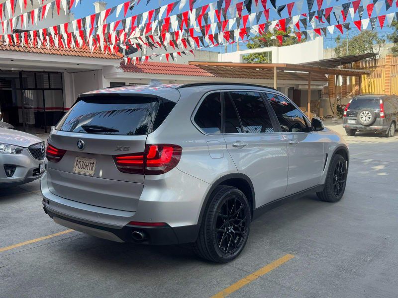 BMW X5 - 2015                                        