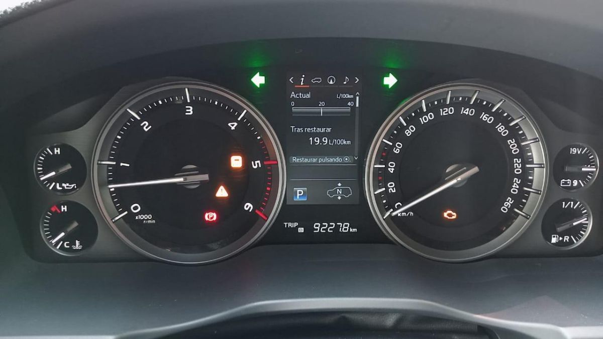 TOYOTA LAND CRUISER VX - 2020                                        