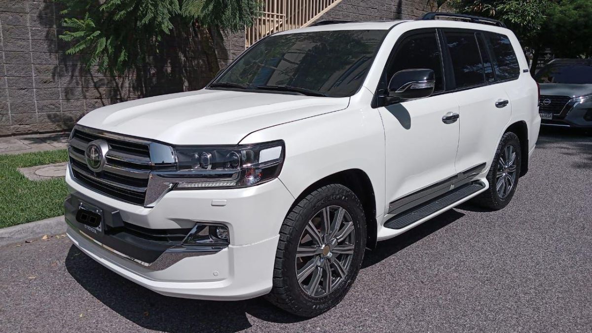 TOYOTA LAND CRUISER VX - 2020                                        