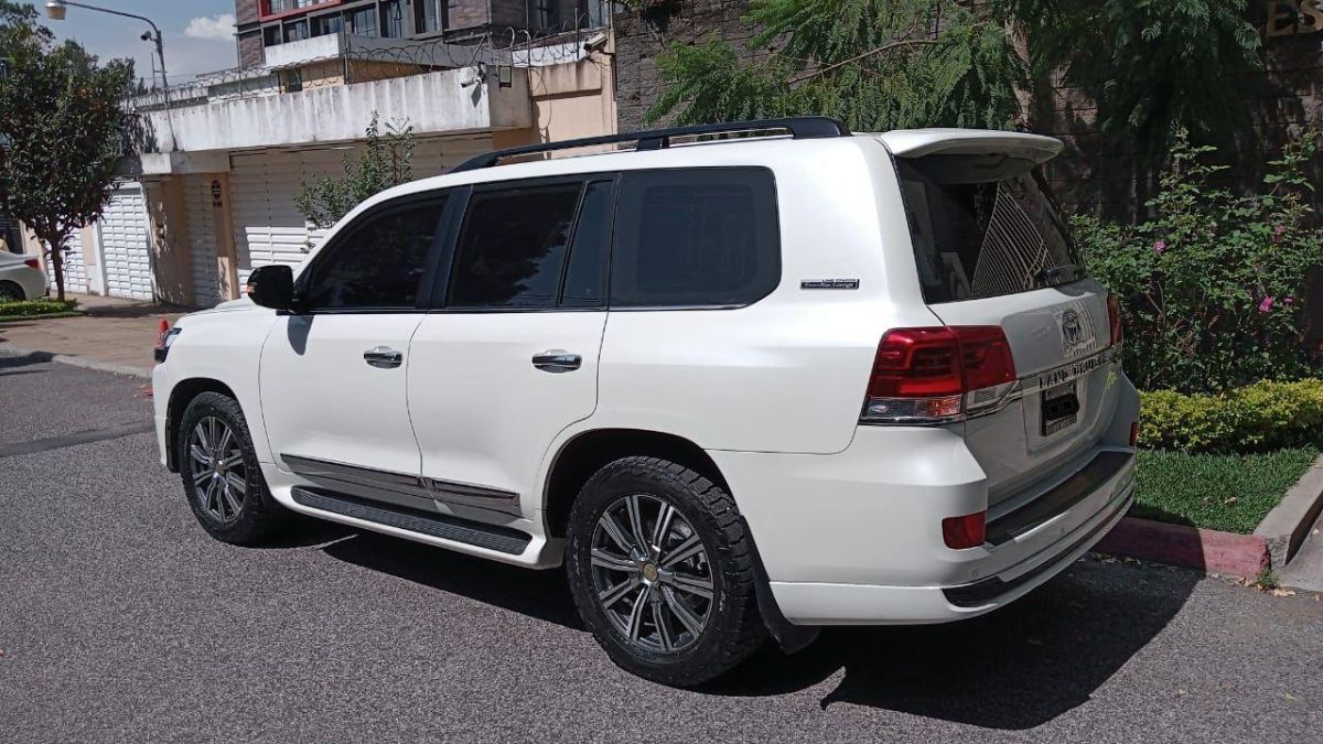 TOYOTA LAND CRUISER VX - 2020                                        