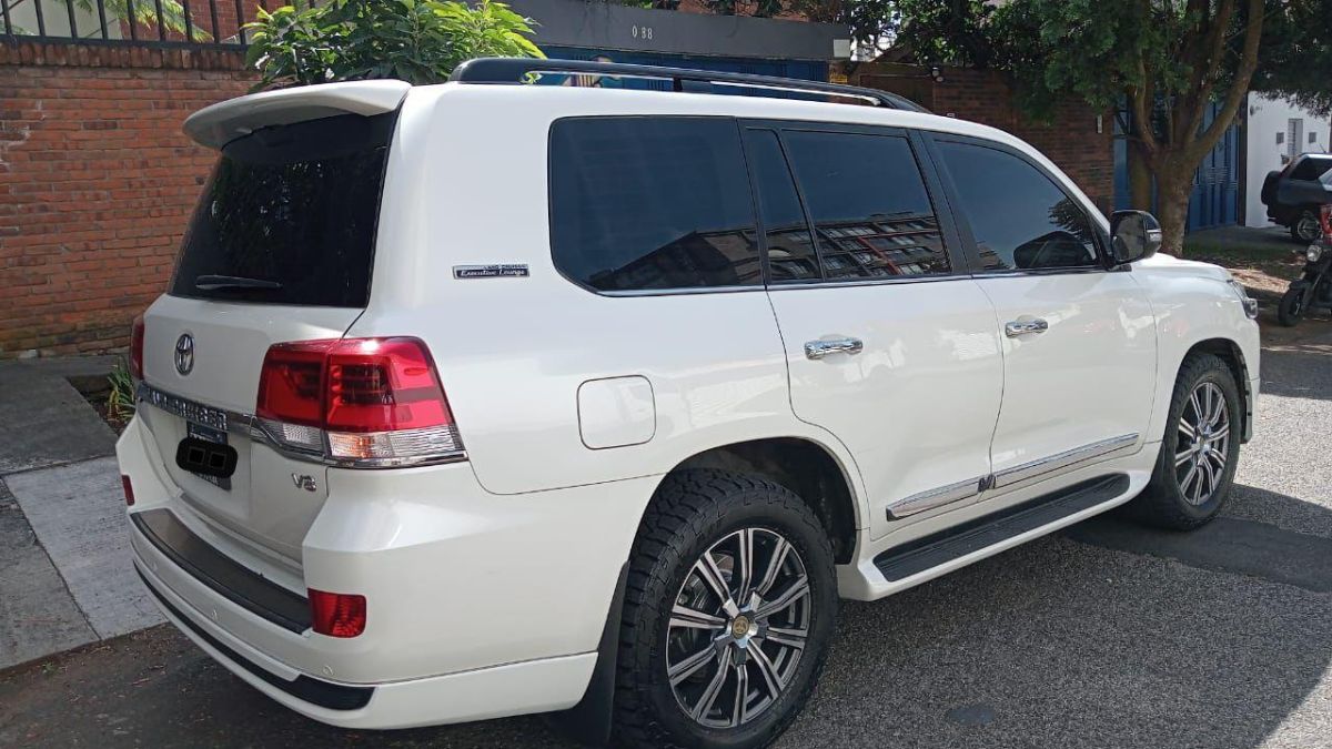 TOYOTA LAND CRUISER VX - 2020                                        