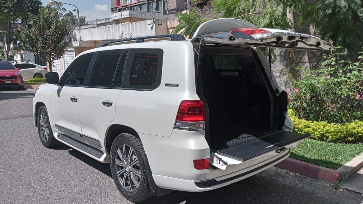 TOYOTA LAND CRUISER VX - 2020                                        