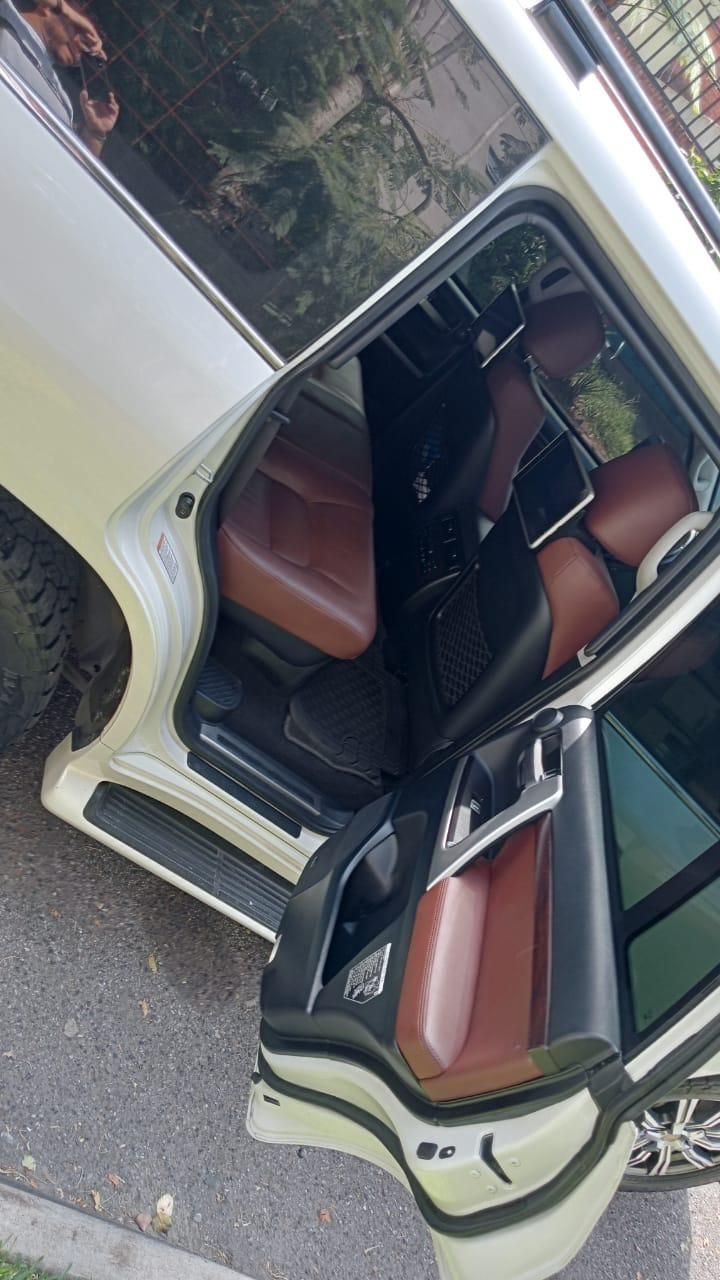 TOYOTA LAND CRUISER VX - 2020                                        