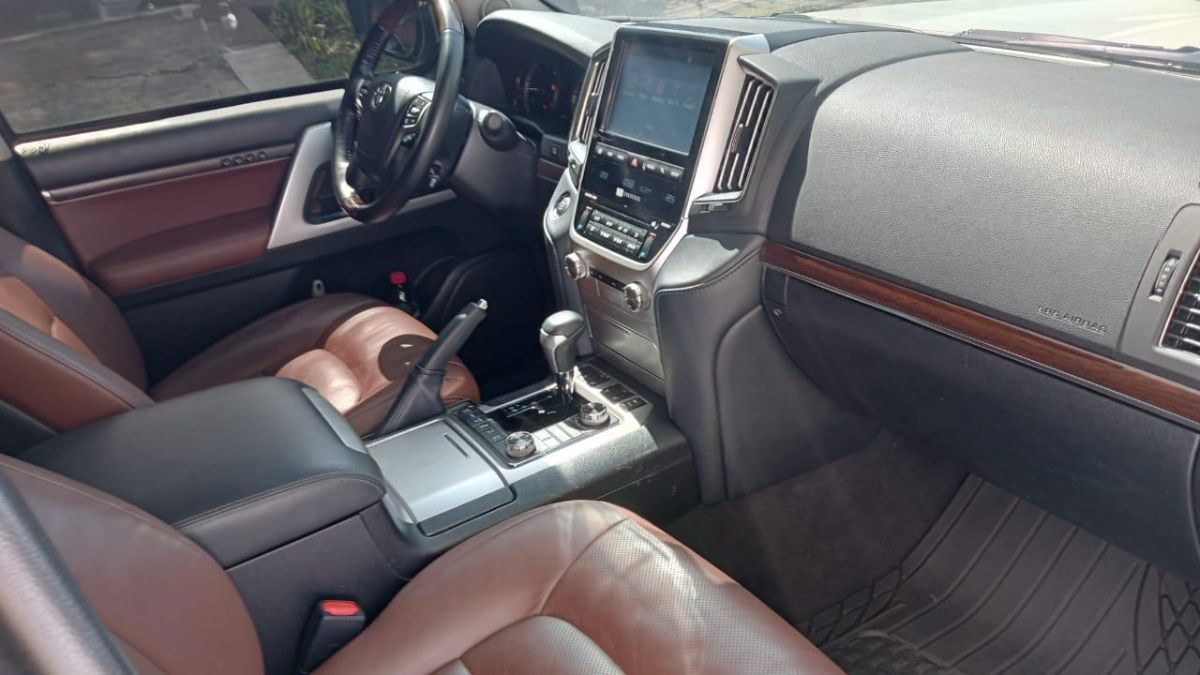 TOYOTA LAND CRUISER VX - 2020                                        