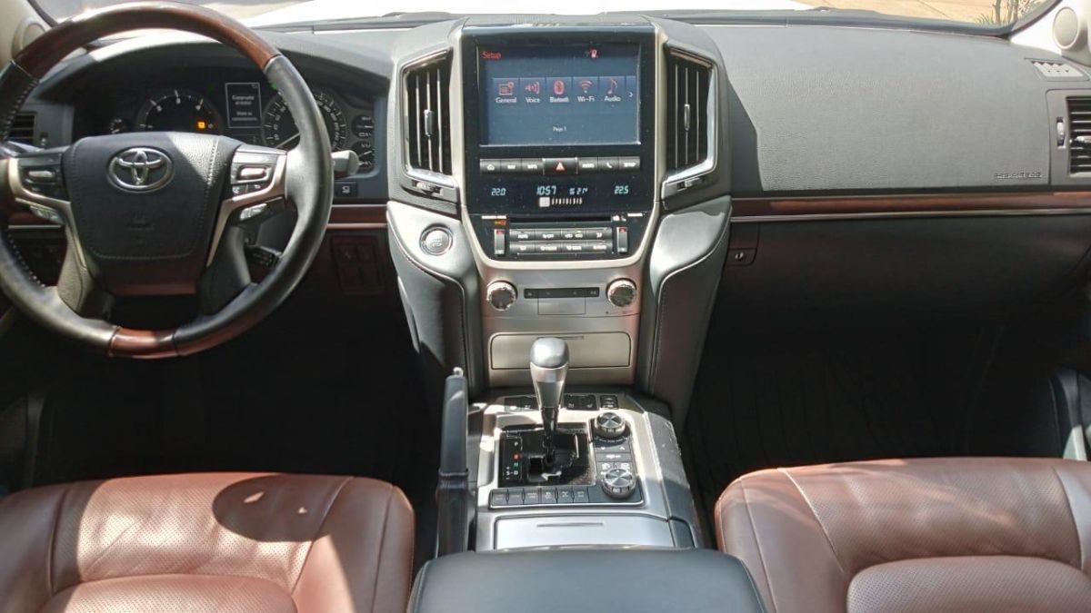 TOYOTA LAND CRUISER VX - 2020                                        