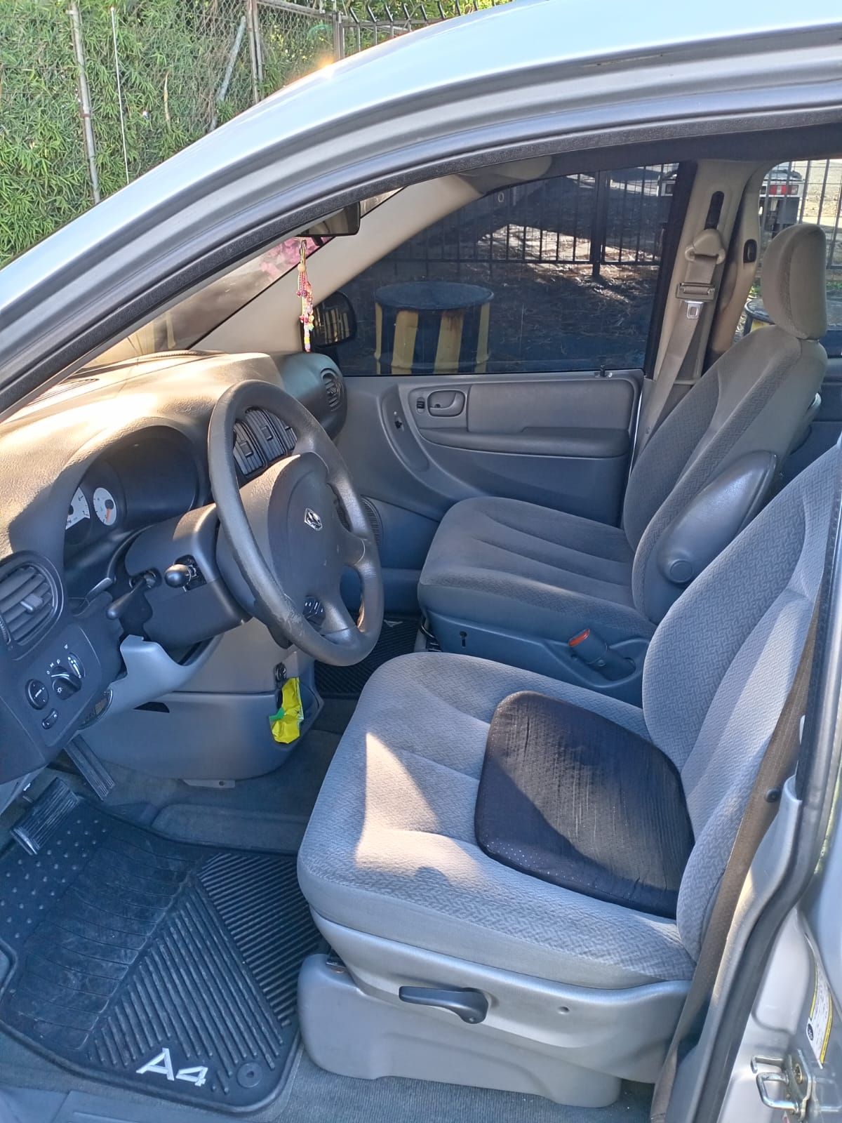 DODGE CARAVAN - 2005                                        