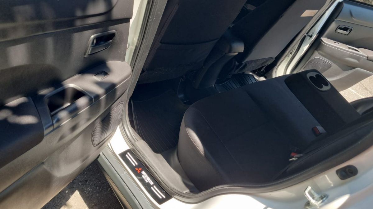 MITSUBISHI OUTLANDER SPORT - 2015                                        