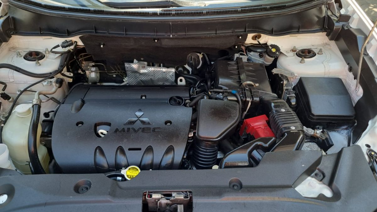 MITSUBISHI OUTLANDER SPORT - 2015                                        