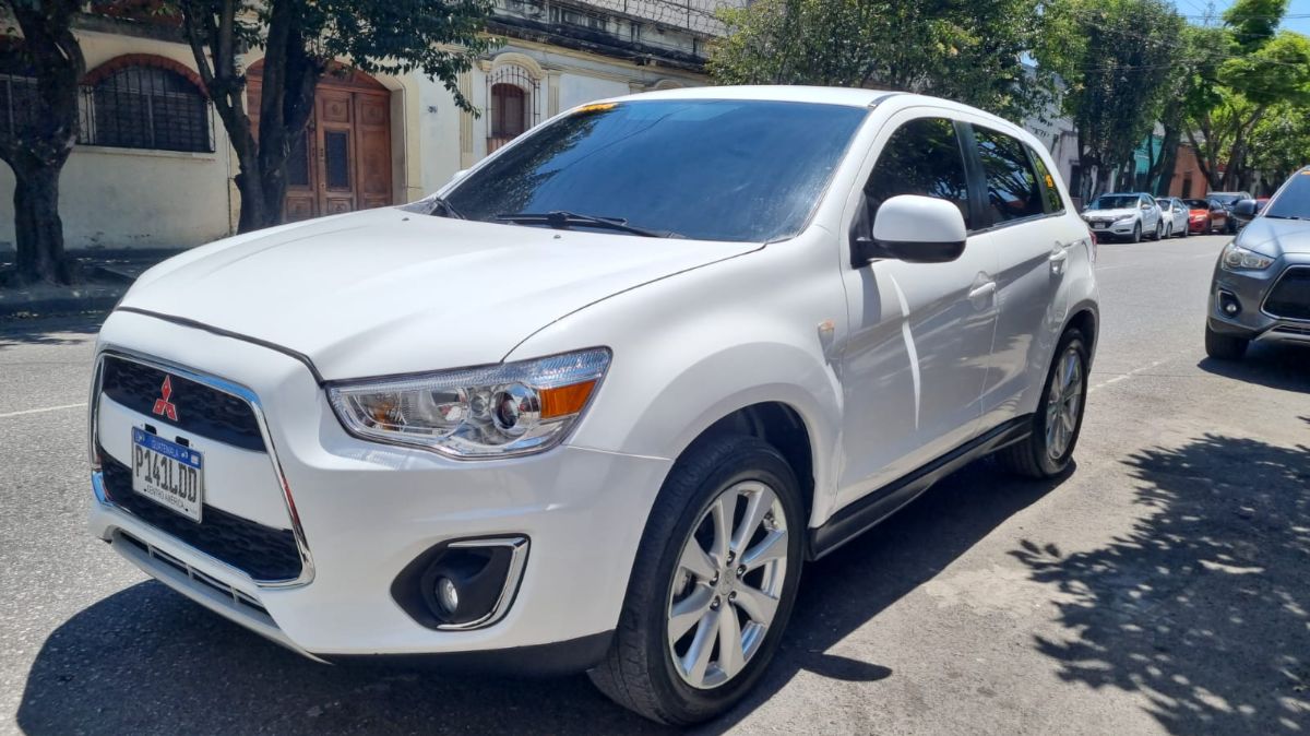 MITSUBISHI OUTLANDER SPORT - 2015                                        