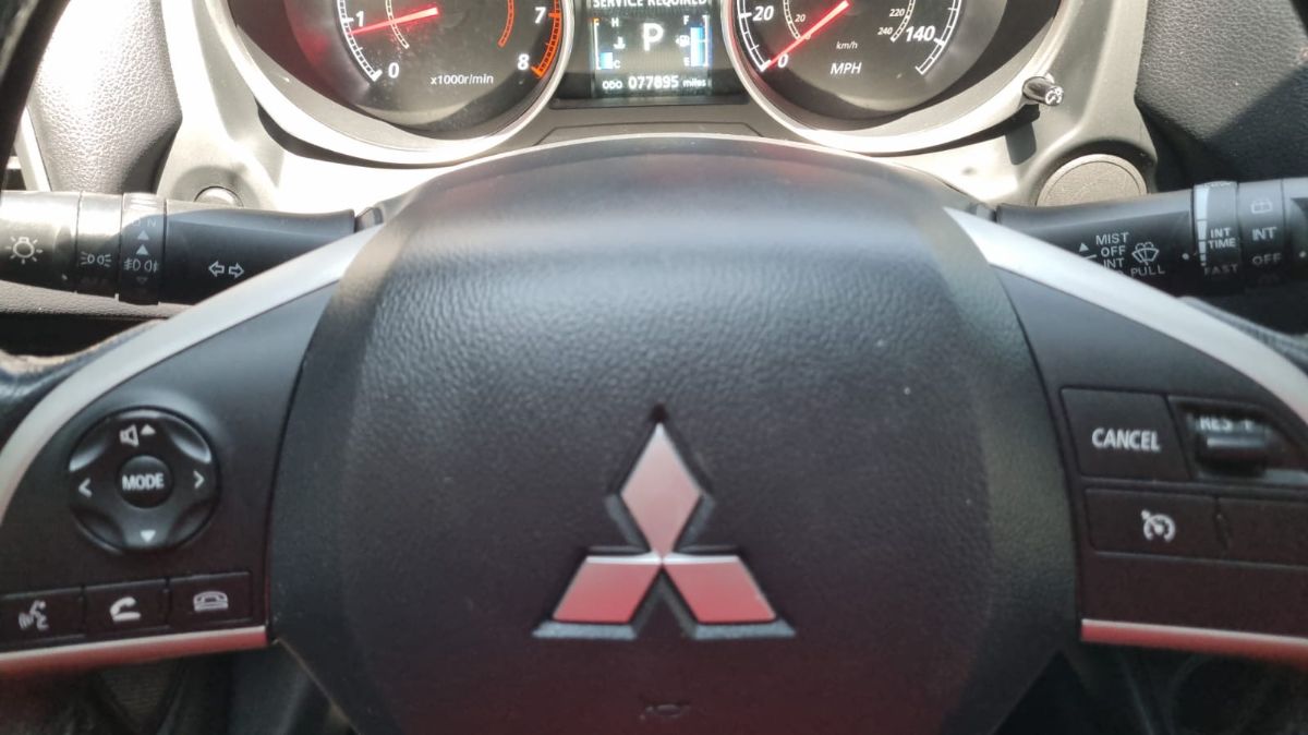 MITSUBISHI OUTLANDER SPORT - 2015                                        