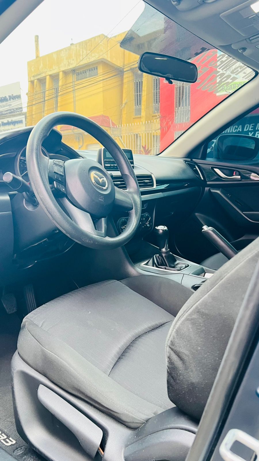 MAZDA 3 - 2015                                        