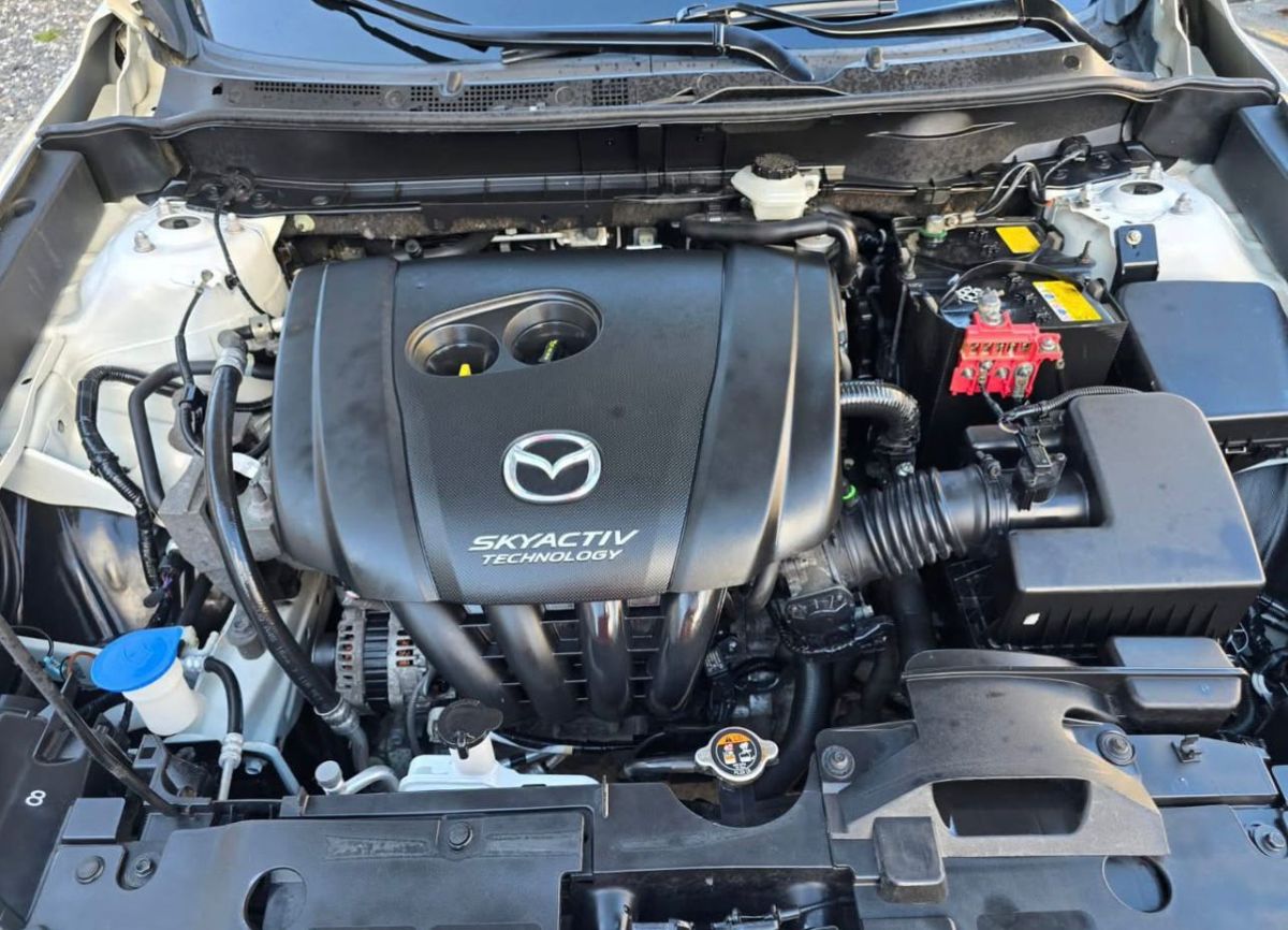 MAZDA 3 - 2015                                        