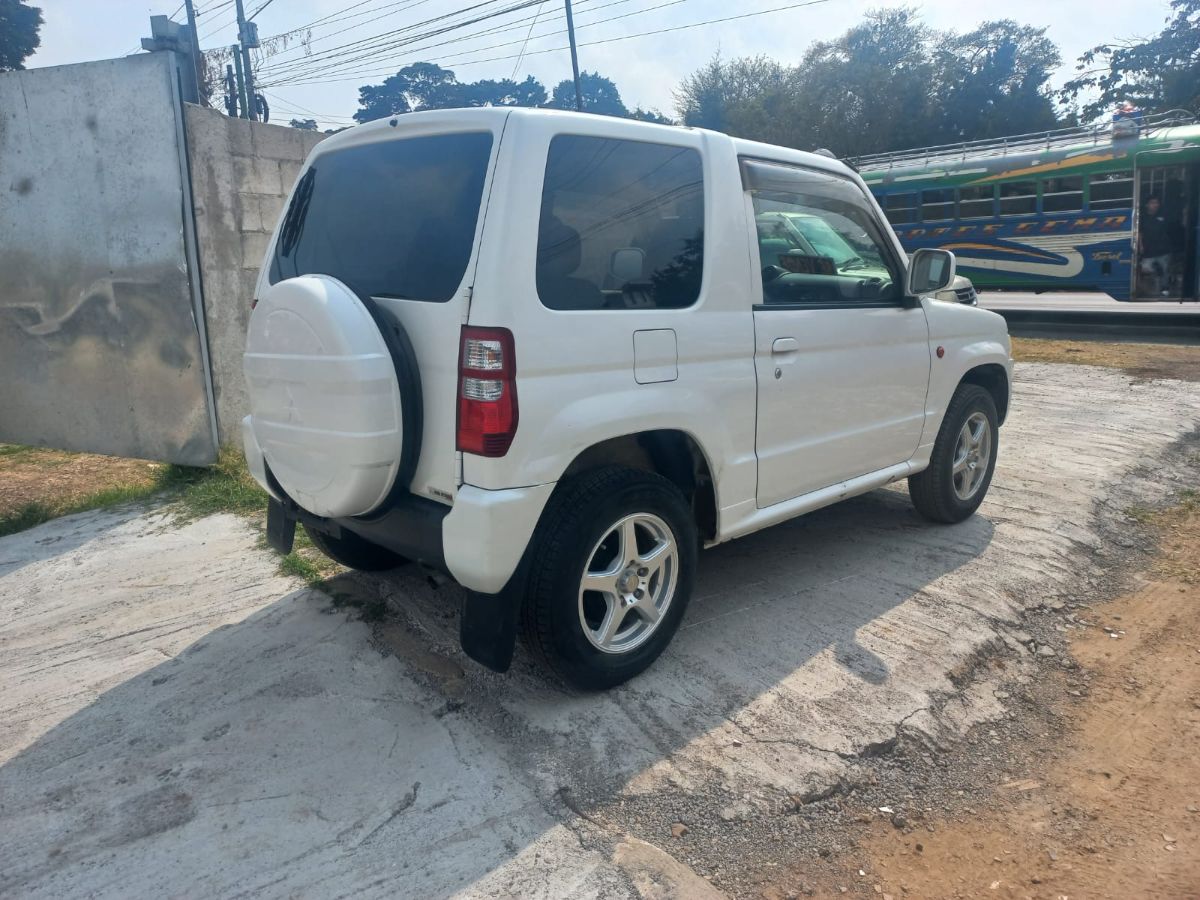 MITSUBISHI  PAJERO MINI - 2010                                        