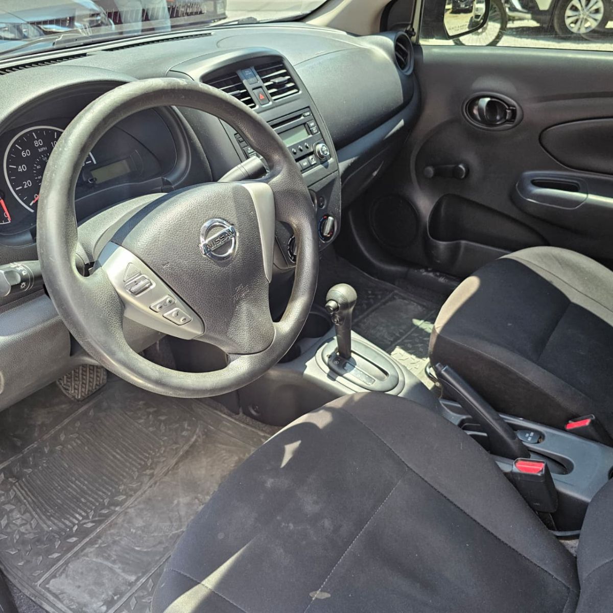 NISSAN VERSA - 2015                                        