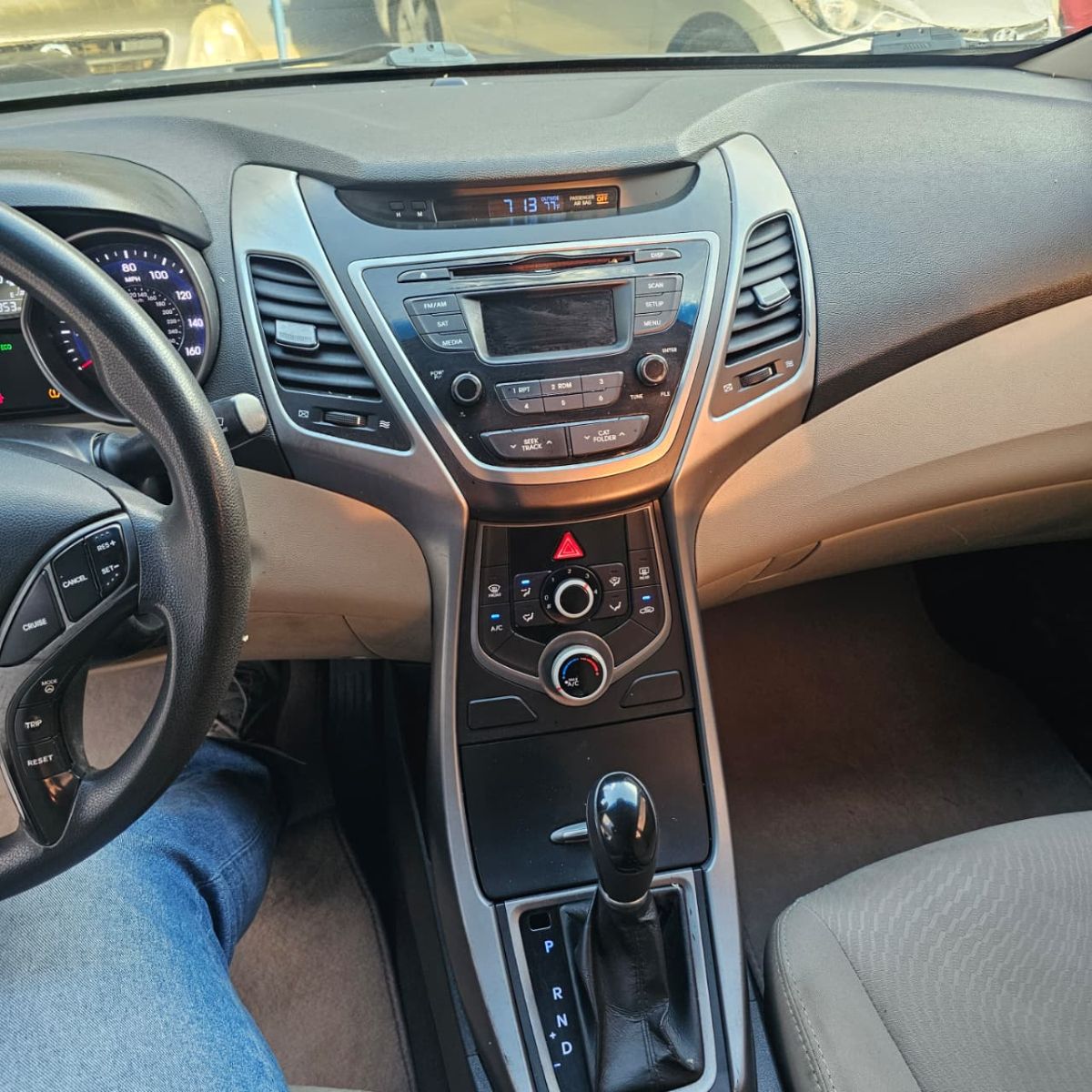 HYUNDAI ELANTRA - 2014                                        