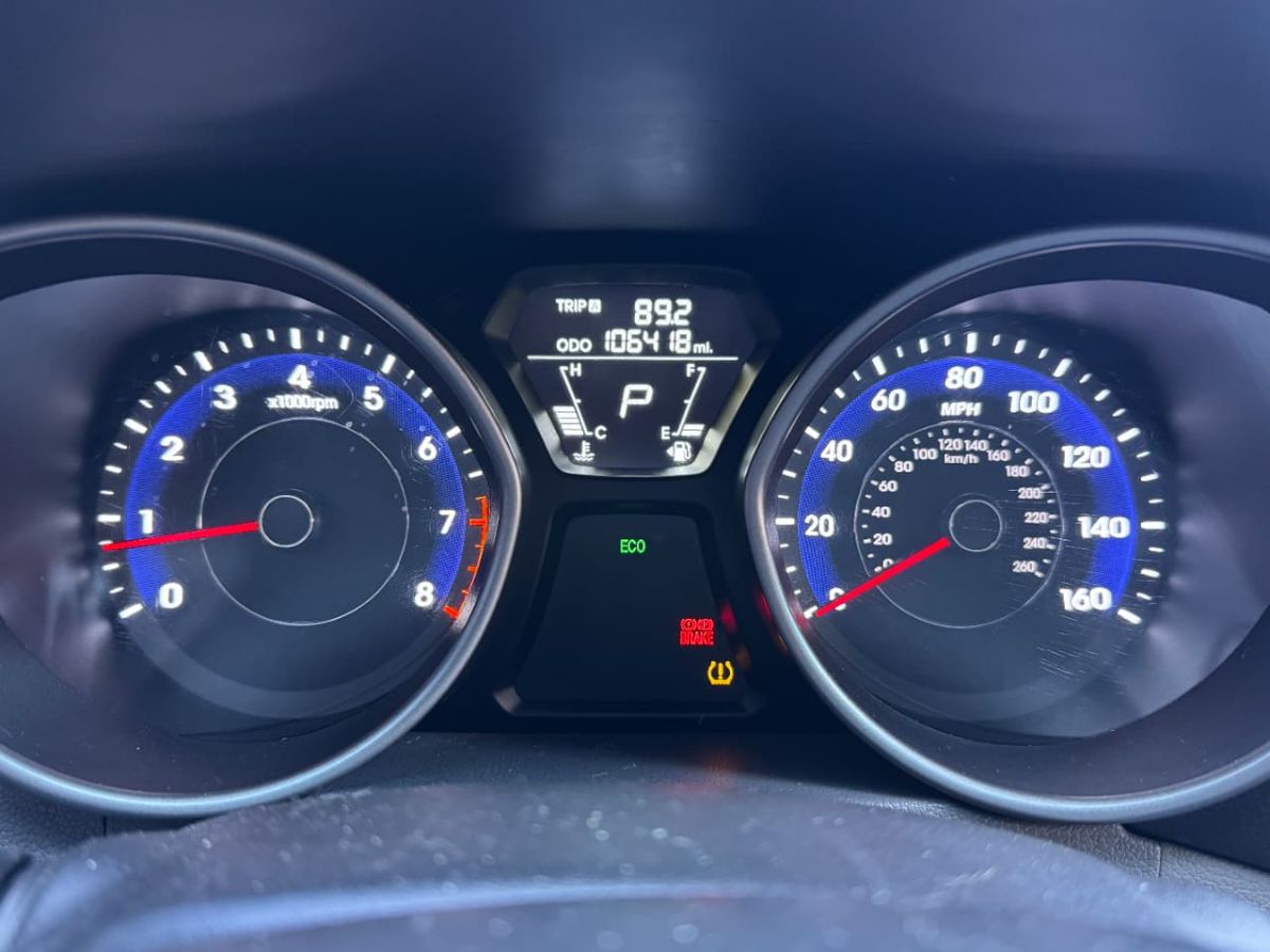 HYUNDAI ELANTRA - 2013                                        