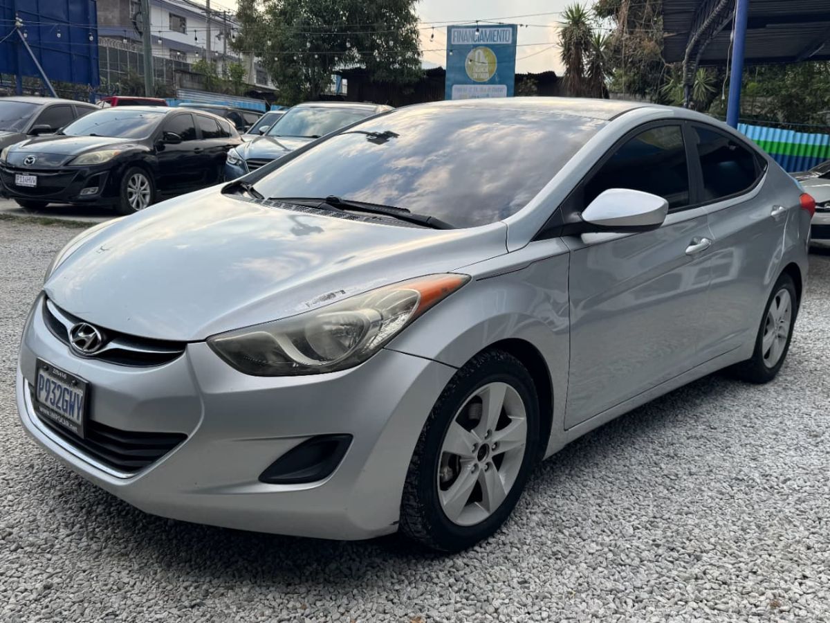 HYUNDAI ELANTRA - 2013                                        