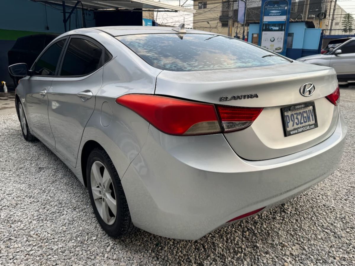 HYUNDAI ELANTRA - 2013                                        
