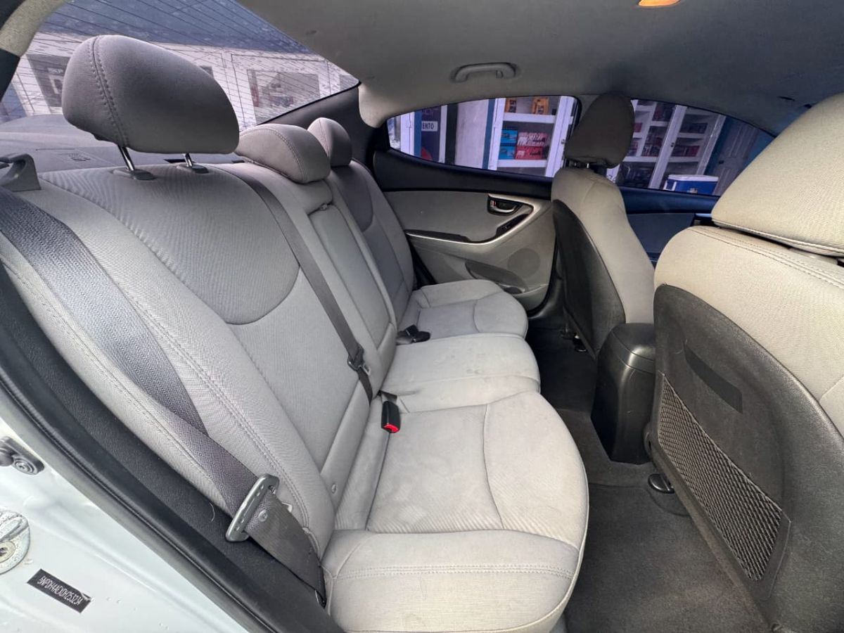 HYUNDAI ELANTRA - 2013                                        