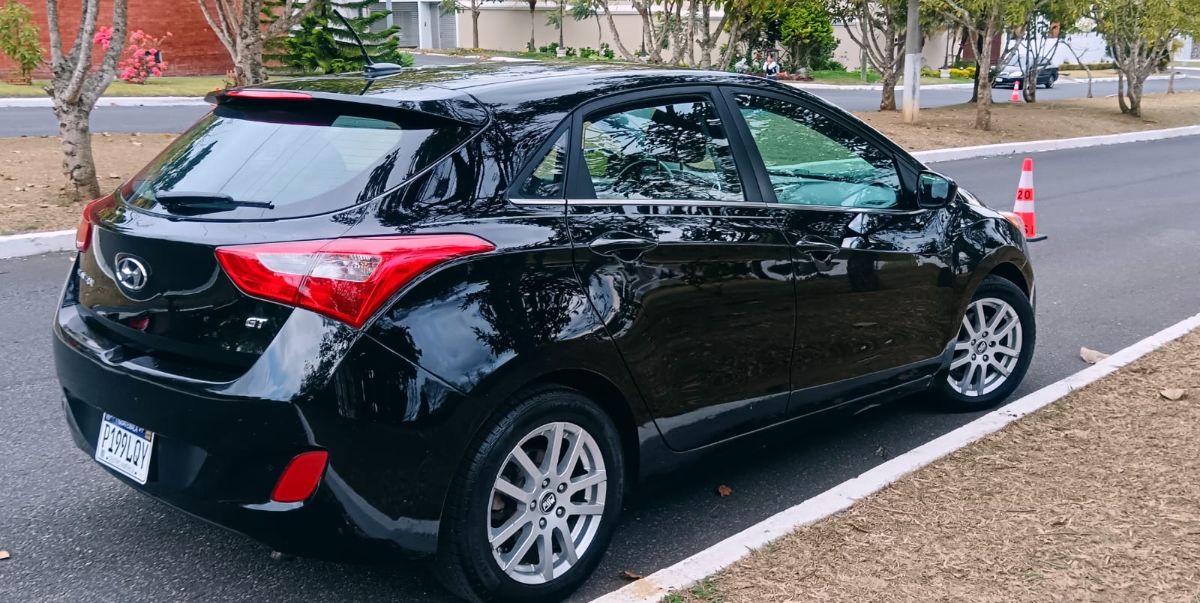 HYUNDAI ELANTRA - 2016                                        